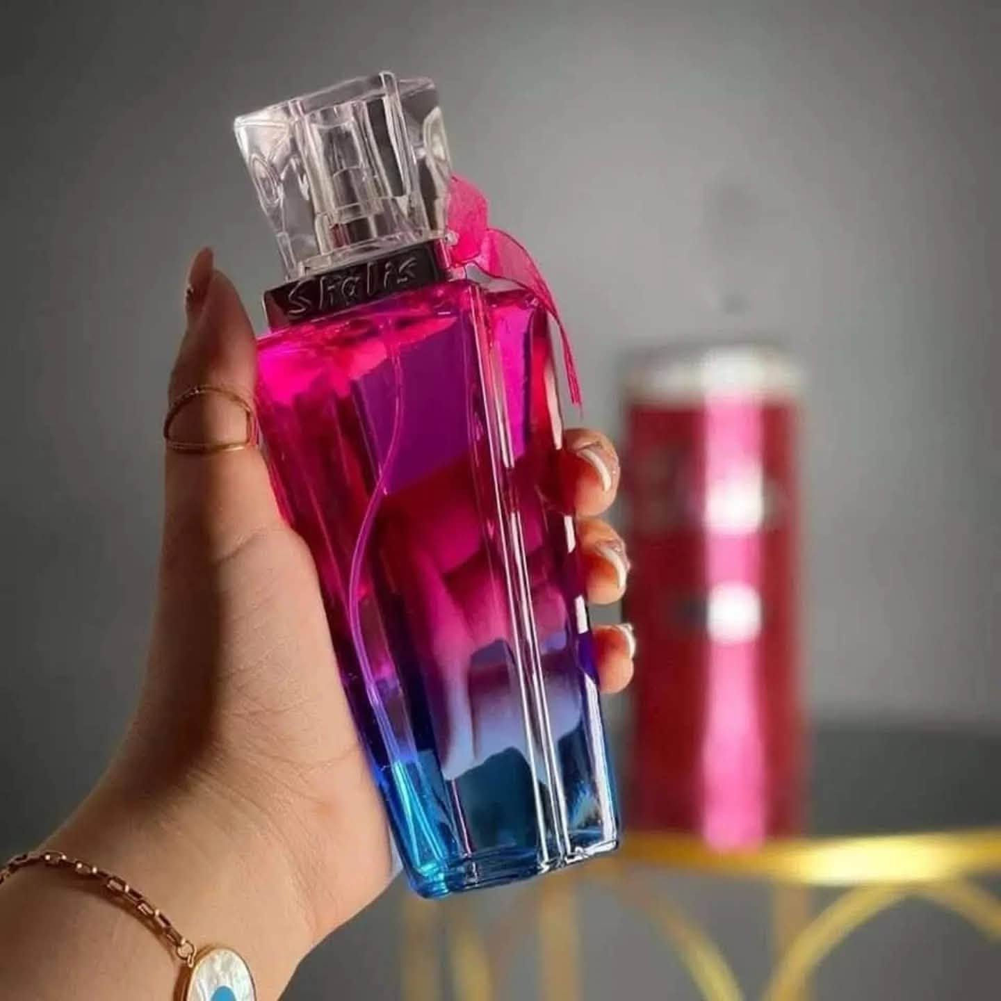 أكيد، هاي كليشة أقوى وأفخم للإعلان:

✨ عطرك… عنوان حضورك! ✨

🌹 مجموعة مميزة من العطور الرجالية والنسائية متوفرة الآن في مكتبة عزوز 🖤

روائح فخمة، ثبات مميز، وتشكيلة تناسب كل ذوق وكل مناسبة.
إذا تحب تترك انطباعًا ما يُنسى… اختيارك يبدأ من هنا. 🔥

📍 بغداد – الدورة – شارع حي الشرطة – قرب جامع الهادي البشير
📞 ***********
📞 ***********

مكتبة عزوز | كل ما تحتاجه بمكان واحد
✨ خدمتكم هدفنا، وثقتكم مسؤوليتنا

نص مكتوب في الصور:
- Yves Saint Laurent
- Libre le parfum
- @aroma.jol