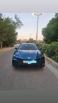 كامري هايبرد2025 Se  ماشيه 22 الف  بصمه  تحكم ستيرن  شاشه  كبيره  رادا...