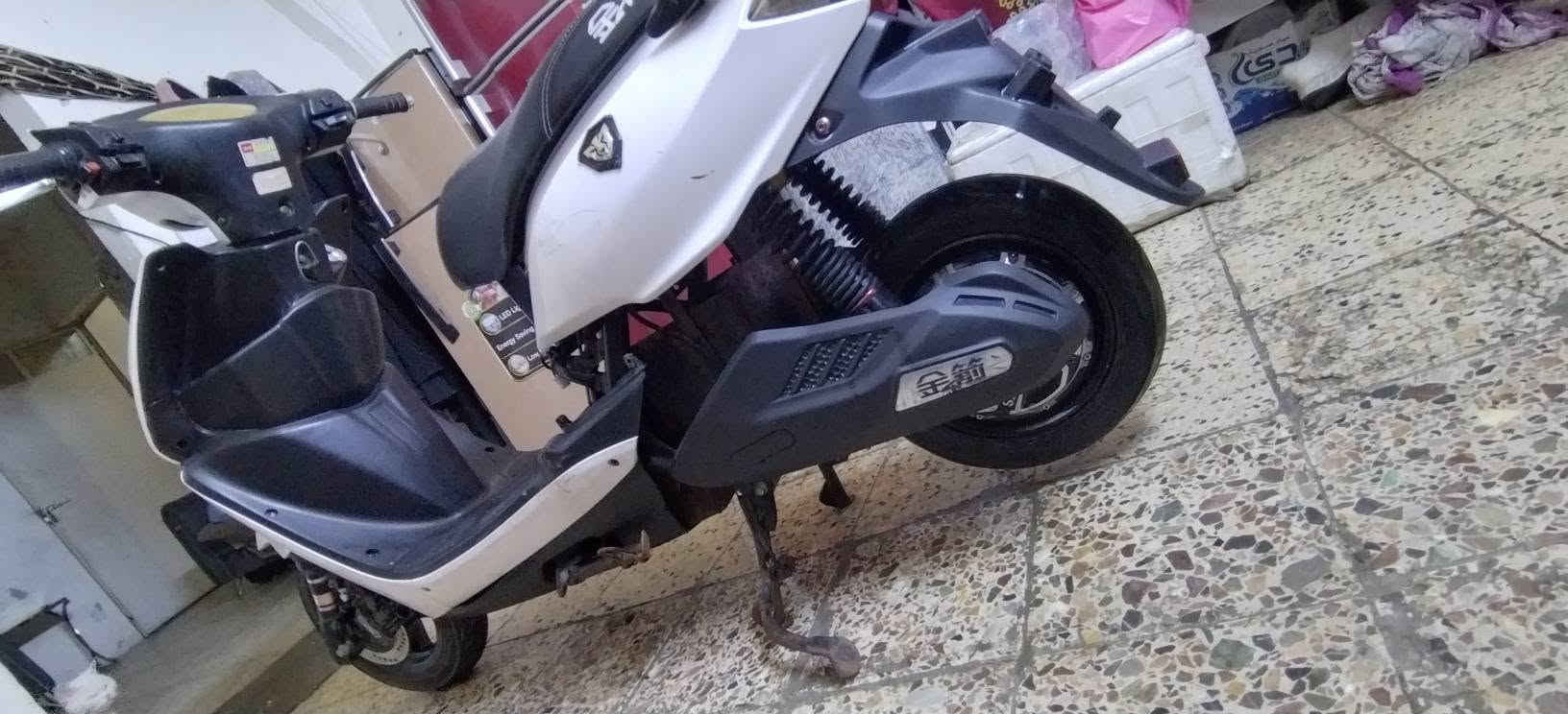 سلام عليكم دراجه ياباني 6 بطاريات تشيل نقصها بس بطاريات دراجه  سعرها 250 يرادلها بطاريت *********** بس واتساب رصيد معلق
