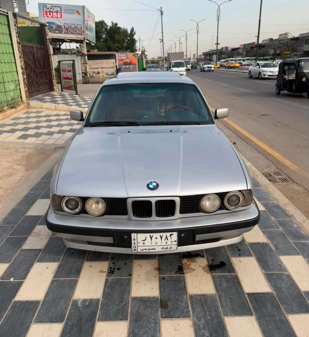 السلام عليكم
للبيع BMW (525) مسكر عدله وارد ياباني 
موديل 1991 ب اسمي تحويل مباشر رقم كركوك  
صبغه جديدة ✅
غرفة جديدة ✅
مكينة جديدة ✅
صدر جديد ✅
تبريد جديد ثلج ❄️
تخم تاير جديد ✅
زنون عالي ناصي ✅
سيارة جاهزة من كلشي 
مكان السيارة بغداد  
السعر 70$ وبيهة مجال 
للاستفسار ***********
