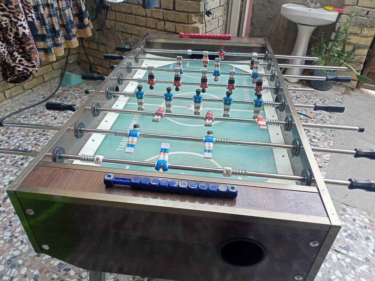 سلام عليكم
فيشه نظيفة للبيع السعر 175 وبيها مجال
العنوان مدينه الصدر حي طارق 
هاتف *********** وبي واتساب

