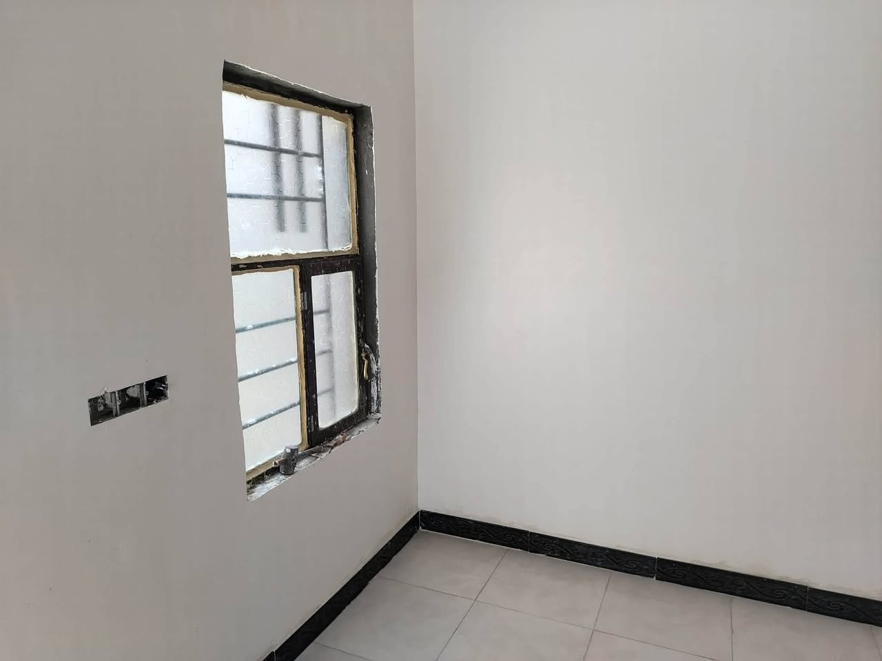 السلام عليكم،يوجد بيت للبيع في حي المنتظر مساحه البيت 260،صالات استقبال 2 بي. ديوانيه 9 x 4 ‏‪***********‬‏
