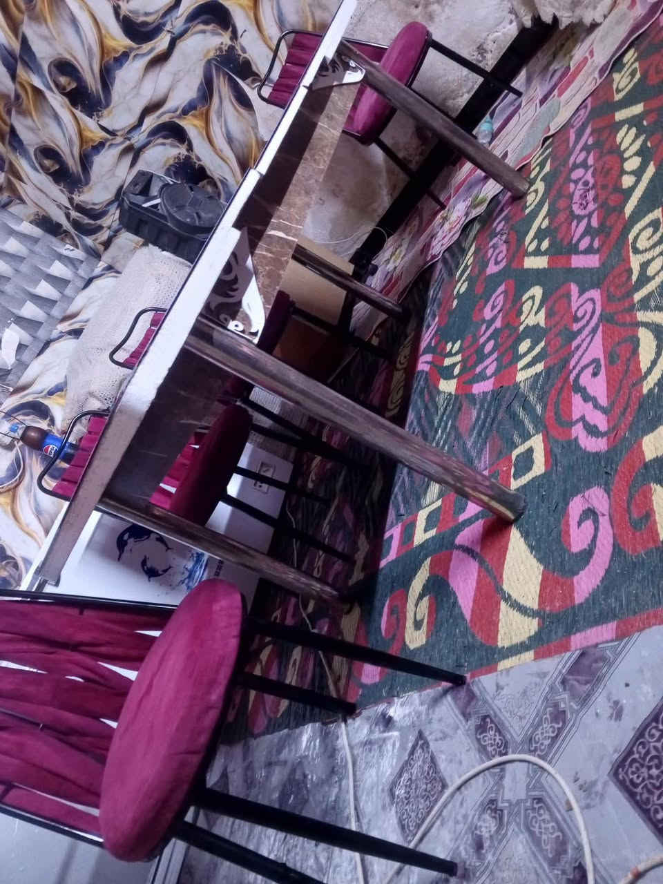 ميز طعام • ٤ كراسي • يتصغر ويتكبر
