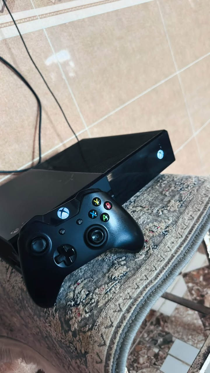 Xbox One
للبيع جهاز نضيف 
السعر150 
وتساب***********
