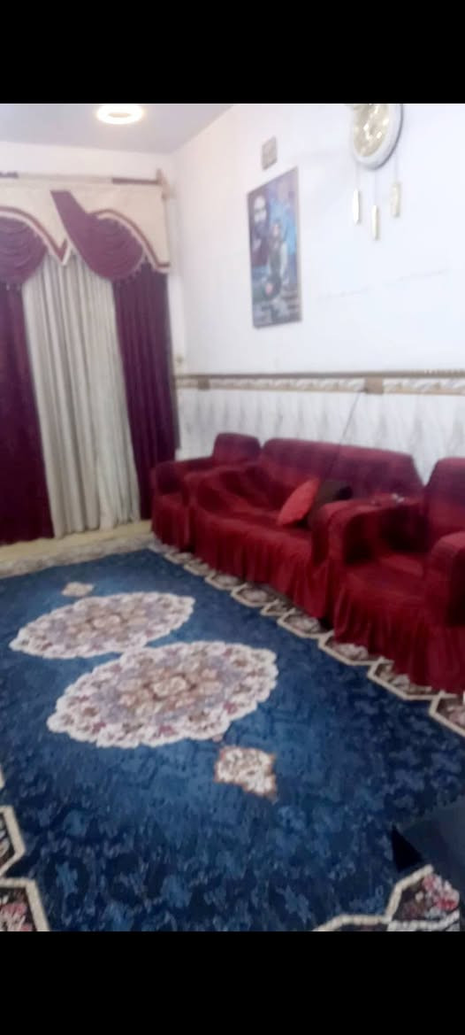 دار البيع بدايه شارع اورفلي مقابل جهة الحبيبيه بظهر حسينية الزهراء بناء سنة ٢٠٢٣  مساحه١٨٠  متر بناء حديث درجه اولى وجه ٨ومتر نزال ٢٢.٥٠ متر يحتوي على كراج حديقه ستقبال مطبخ حار بارد صالة درج كبير في طابق اول وثاني يحتوي على ٦غرف نوم سويت حمامات عدد ٤ مناور عدد٢  مع بيتونه وصطيحين ارضي ودرج مرمر تركي سراميك اسباني كل البيت رتفاع ٣ونص صقف رتفاع متر دار عن شارع بيت جاهز السكن غيره متواجد على فيس شراي يتصل ‎***********
