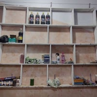 غراض محل • ٢ عارضات • للبيع
