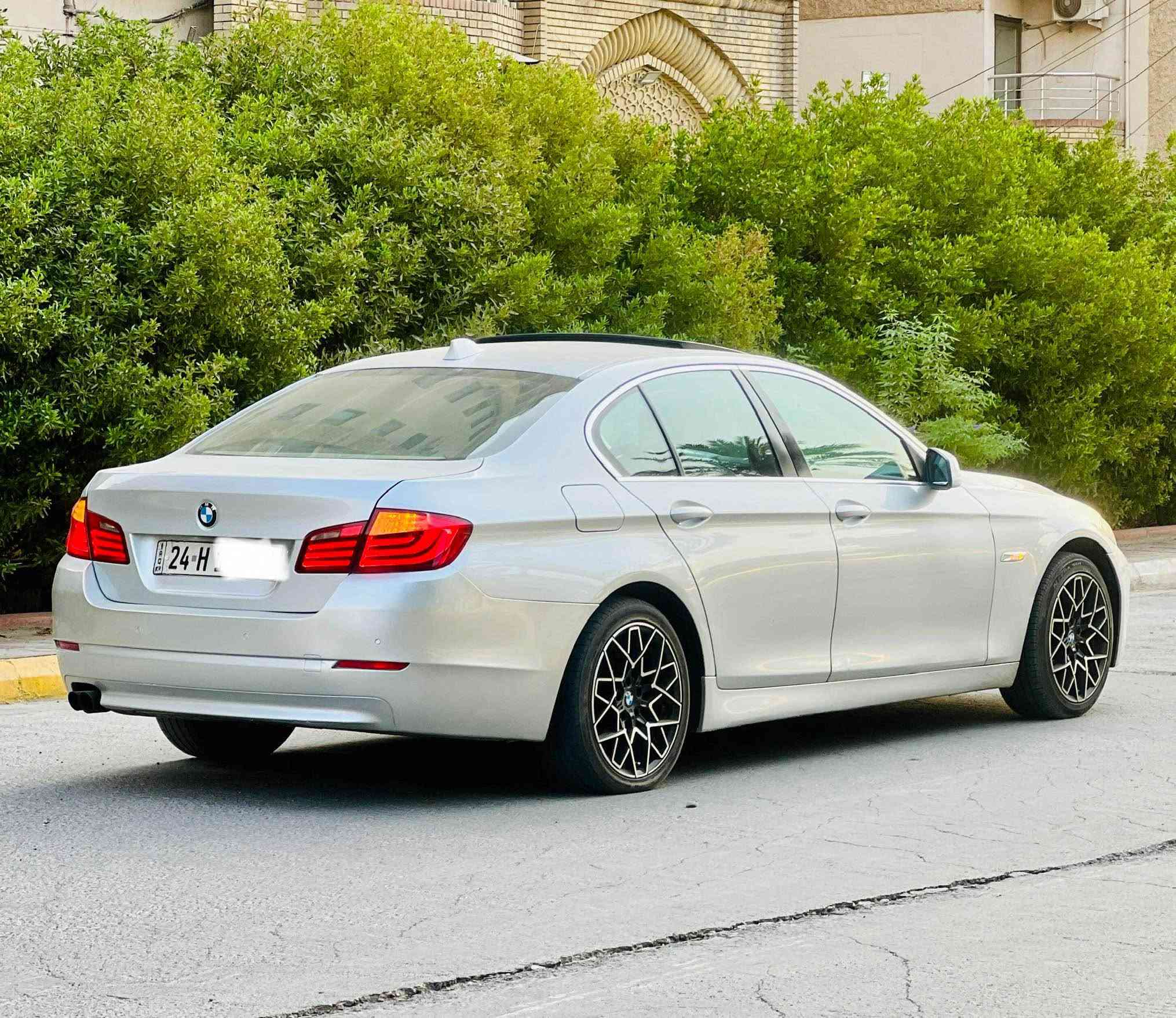 السلام عليكم 
للبيع BMW F10 530i
***********
محرك 6 سلندر نوزل قصير 
موديل 2011 وارد خليجي فول 1/1 السياره جاهزه وجديده ماشيه 219 الف كيلو تخم تاير حداديه جاهزه بدون نقص 
للبيع رايده ب145$
شرط التحويل بيه صبغ جاملغ خلفي ونص باب الصدر ودعاميات مكانه اليرموك  4شوارع بغداد, العراق
