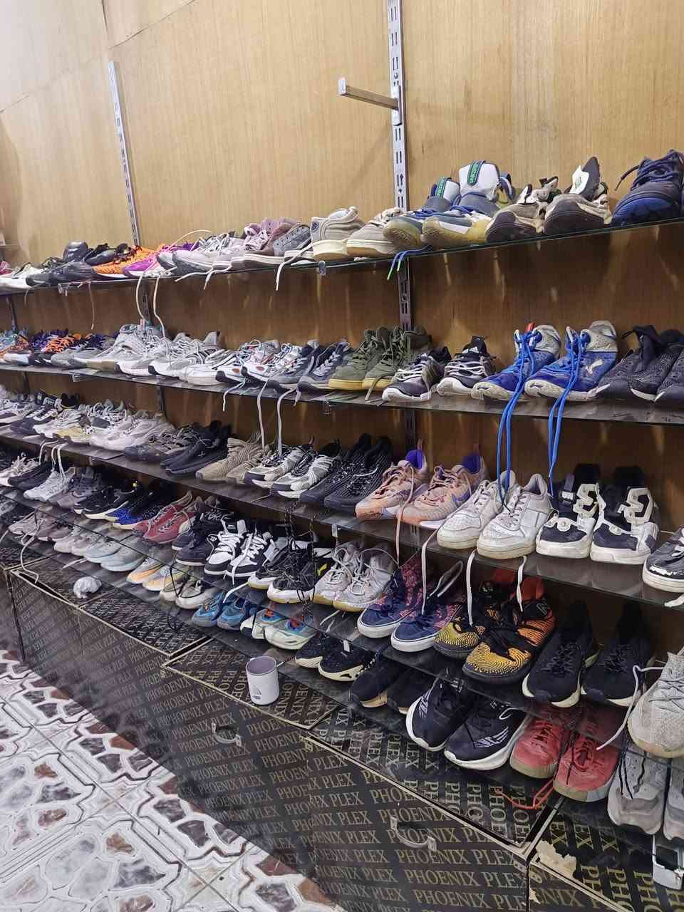 اي قطعه داخل المحل 5الاف ترانشوز رياضي بالة
العنوان/الماجدية/شارع الملعب/قرب المحط 
محل ابو ذر/***********
