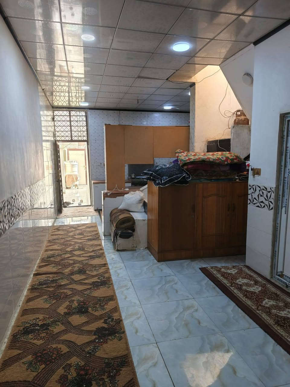 سلام عليكم بيت للبيع طابو زراعي 100متر موقعه حلوو كافه الخدمات وشارعه تبليط وسعر مناسب يحتوي على غرفة وصاله واستقبال وصحيات ومطبخ سعر 55وبي مجال العنوان كوفه حي ميسان شارع الزوار الاستفسار عل واتساب ***********

