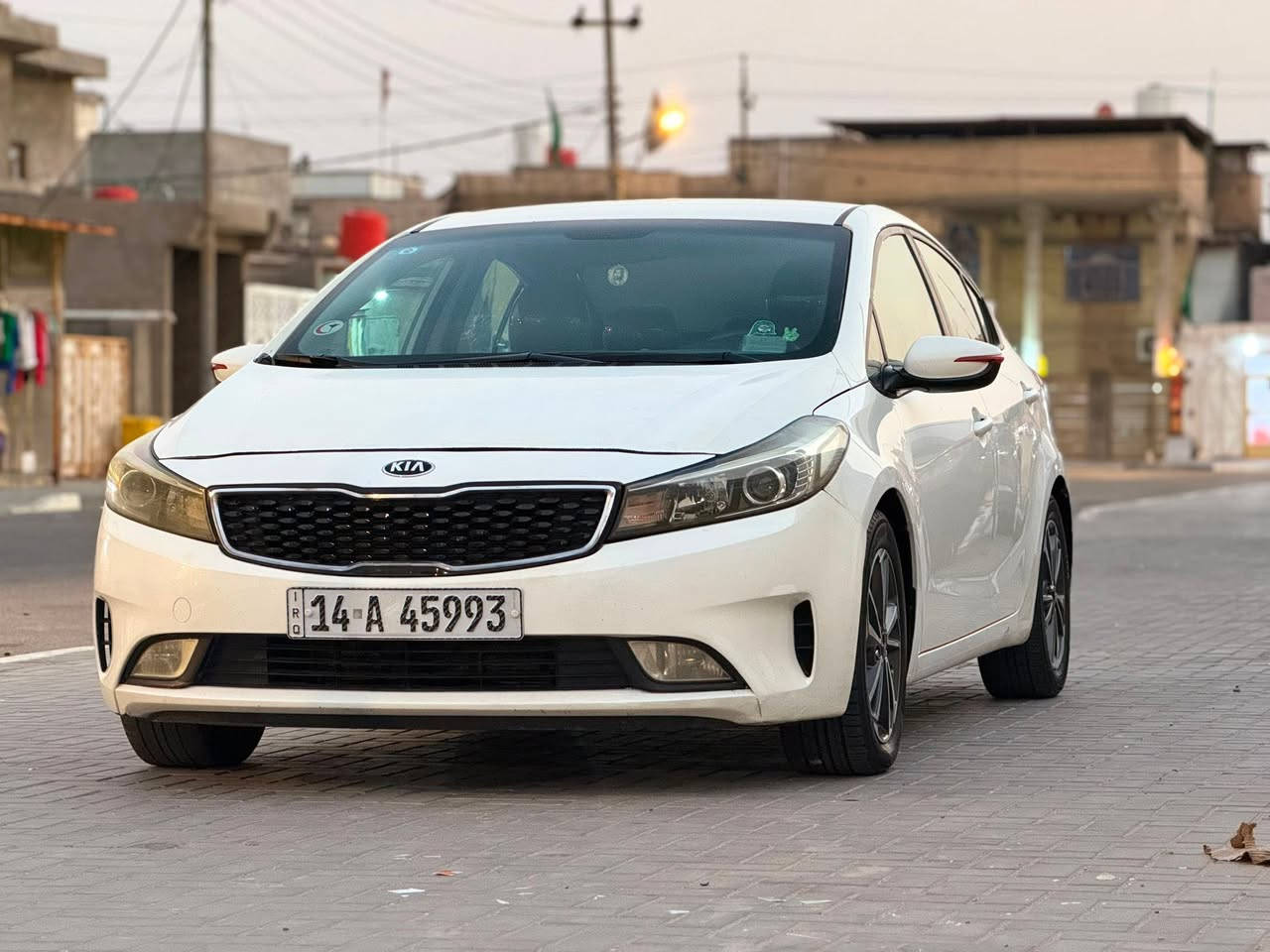 سلام عليكم كيه فورتي وارد أمريكي 
داخله سرقت بنيد فقط 
مكينه ٢٠٠٠كير at  المرقوق مديل ٢٠٠١٨
باقي السياره كفاله بسمي تحويل ثاني يوم
مكان السياره بصره قبله ***********
السعر ١٢٨اوبيه مجال شي قليل
