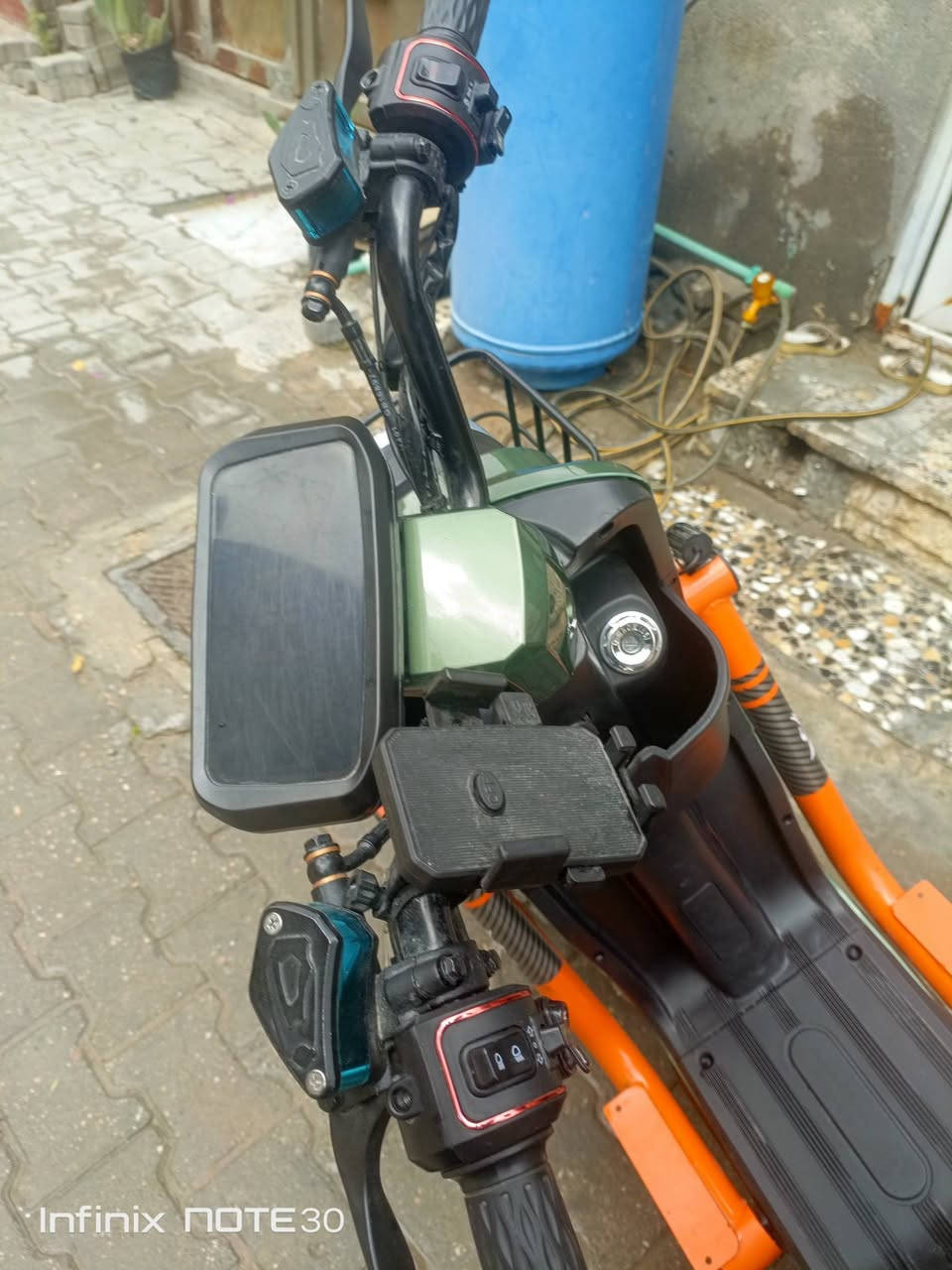 السعر 500 وبيه مجال
السلام عليكم دراجه r9 pro  2026 الدراجه نضيفه مو بس حچي قفل ستيرن ام بي ثري شاشه اعطال اشاير يمنه يسره ودبل اشاره مثبت سرعه✅ هورن وبك لايت عالي ناصي زنون واصفر ملف 1800w نحاس تربع نمر سرعه 70 حقيقي الدراجه مكفوله من حته الشخط العنوان كربلاء ***********

نص مكتوب في الصور:
- Infinix NOTE 30
- Infinix NOTE30