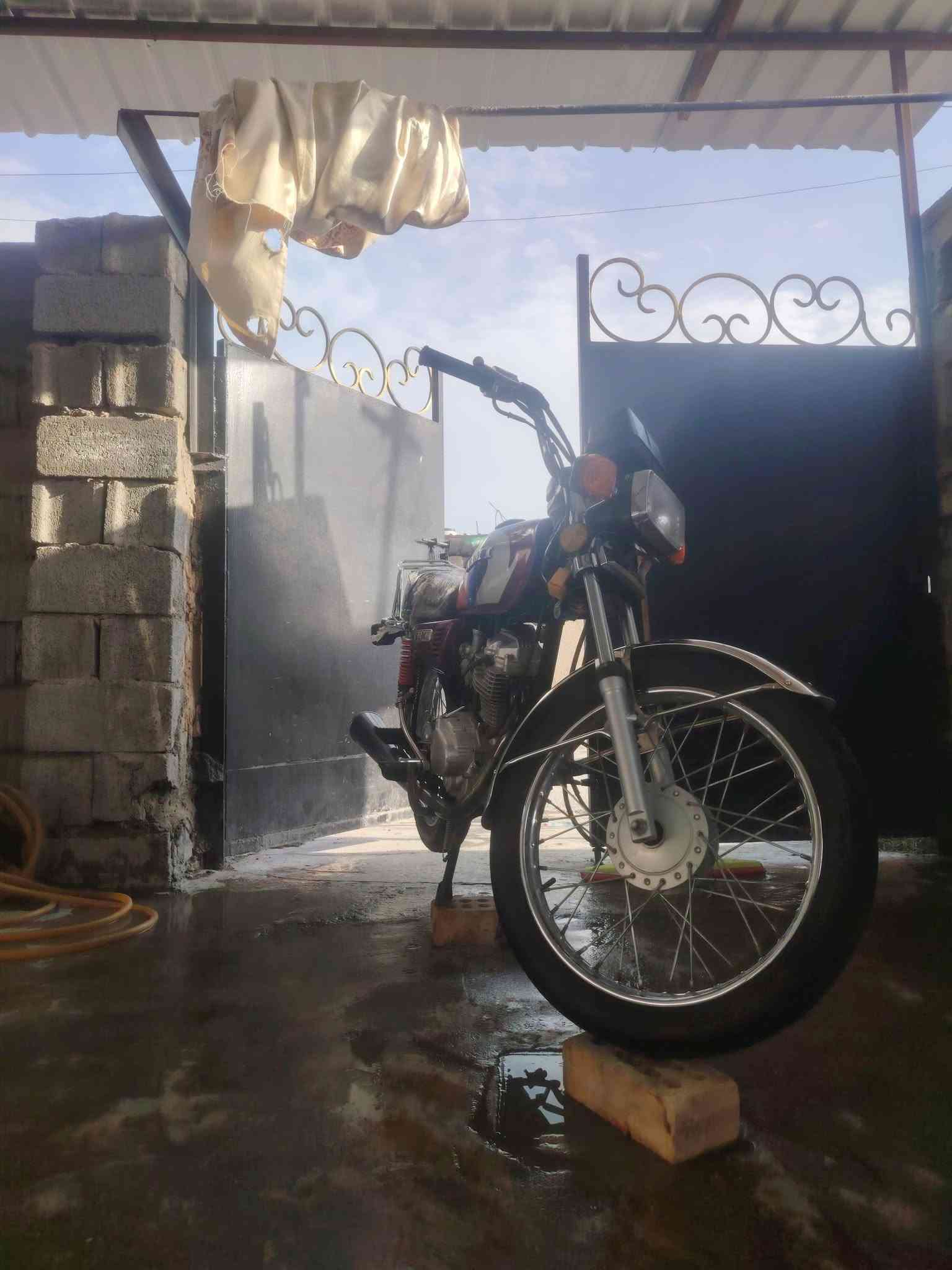 السلام عليكم دراجه نامة 4كير ٢٠٢٥ للبيع بيها نقوصات بصيطة مثل كابريتر و المكينة خير من الله مابيها نقوصات السعر ٣٥٠ و بيها مجال حك الجية  مكان سبع البور ***********
