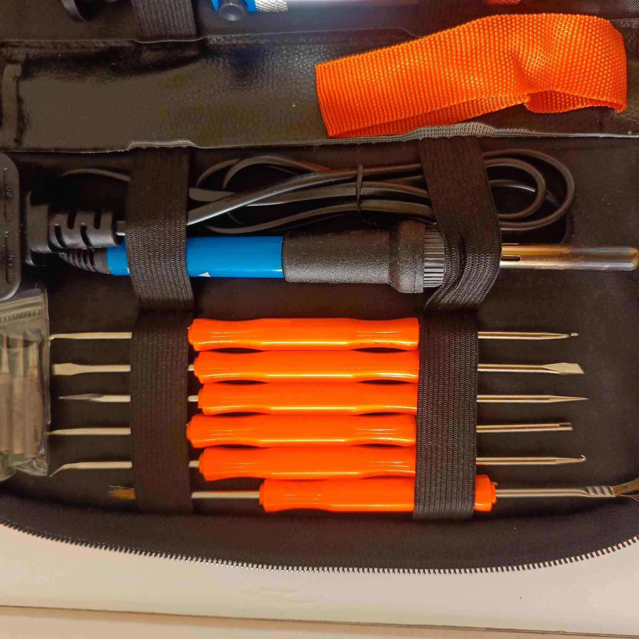 متوفر حقيبة تحتوي على مجموعة أدوات كاوية لحام كهربائية (Soldering Iron Kit) بقدرة 60 واط مع ملحقاتها المتعددة مثل رؤوس الكاوي، ومصاصة القصدير، والملاقط.

السعر 15
يوجد توصيل الى جميع محافظات العراق
امزون الديوانية للبث المباشر
