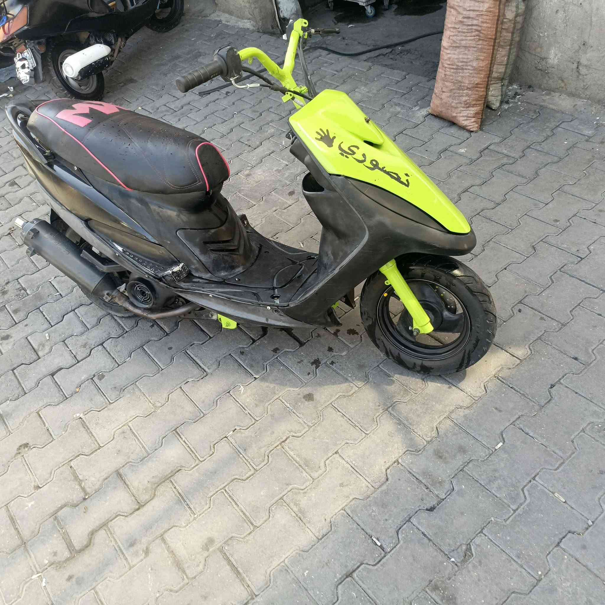 سلام عليكم دراجه ماكس للبيع سعر 350مال بيع مستعجل عدي دوام او مفارغله مرتبه مكينه كلش ناعمه لاتبخير ولاتنقيص شلعه معدل بوش49مفتوحه مره وحده او بيدي شاصي لون اخضر صابغه رياضي كلج امامي رياضي دراجه كامله دشبول ولكفر بلادي موجودات مكان كوت للستفسار ***********
