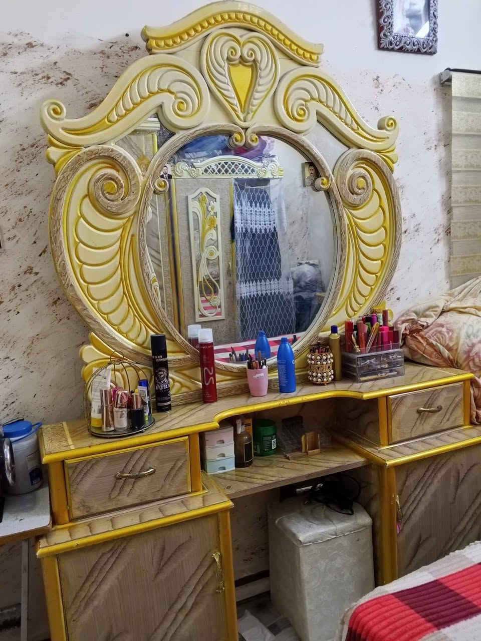@إشارة
غرفة اخشاب صاج  درجة اولى موديل التركي 
جداً جديدة ونضيفة مع المندر السعر 900 العنوان التنومة الصالحية لتفاصيل اكثر ***********
