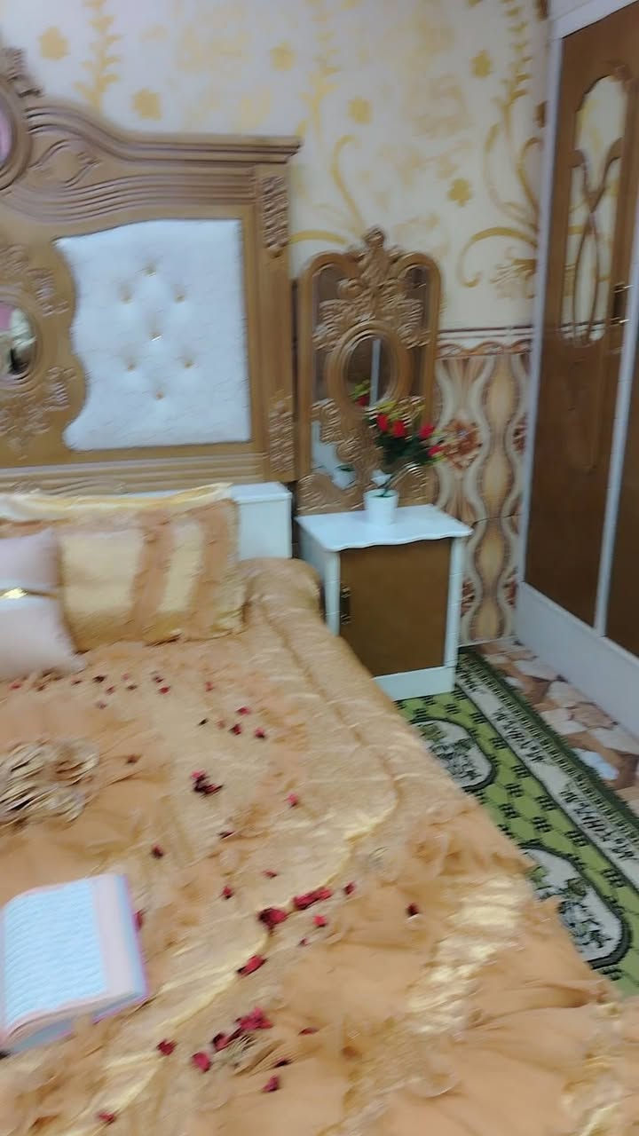 غرفة نوم ملكي 6 قطع ذهبي ابيض للبيع مستعجل - البصرة الجبيلة - ٨٠٠وبيها مجال ***********

