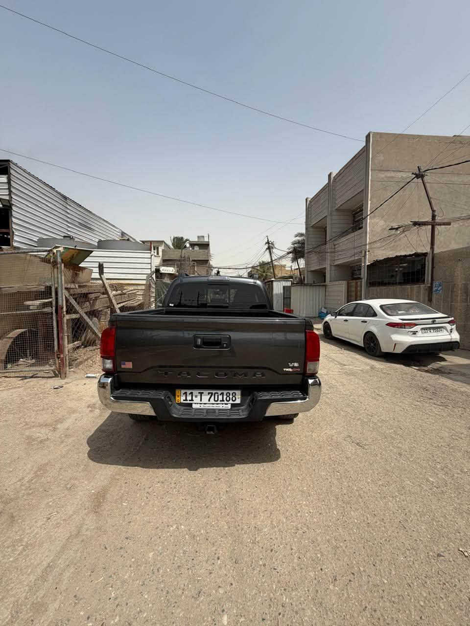 السلام عليكم للبيع تويوتا تاكوما موديل 22 وارد أمريكي محرك 3600 مواصفات trd رقم بغداد الدولي باسمي تحويل مباشر  رقم الشاصي والسونار بلمنشور  السياره جدا نظيفه وجاهزه مكاني بغداد الجديده السعر 20000 الاتصال  ***********
