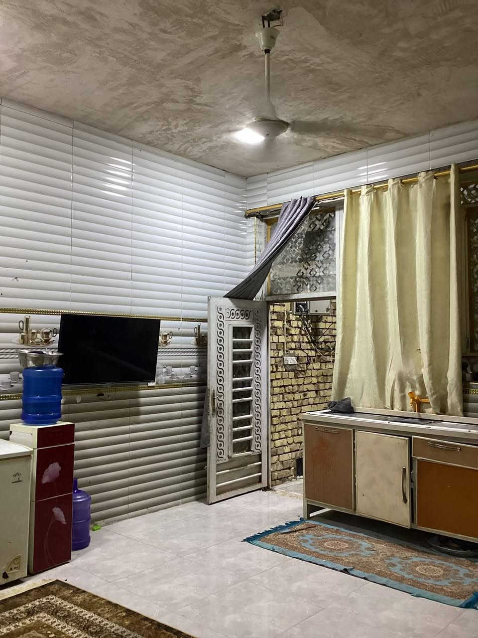 بيت البيع المساحه 200 بسعر مناسب 
المكان الماجديه حي العدل بدايه العدل 
البناء حديث 
الهاتف ***********
