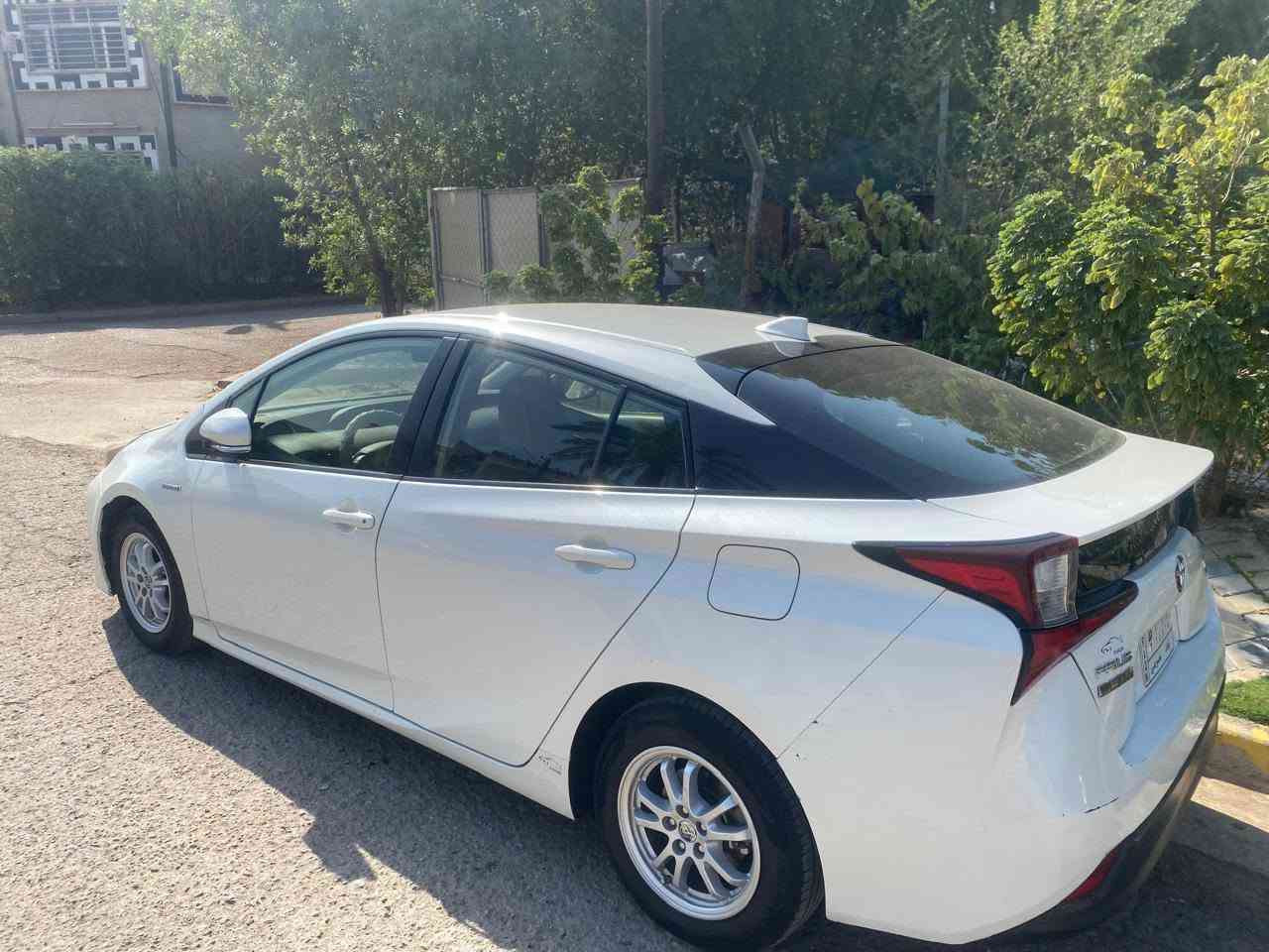 تويوتا بريوس للبيع المكان حي الجامعة بغداد موديل ٢٠١٩ السيارة حادثها جاملغ السائق فقط مكينة ٢٠٠٠ هايبرد ***********
