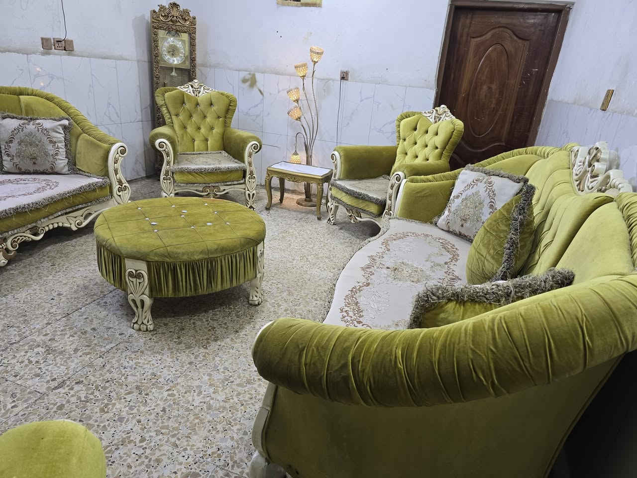 تخم زان تركي 10 مقاعد نظيف
سعره 360 وبي مجال مكان البياع 
اكو توصيل ب واتساب 
***********

