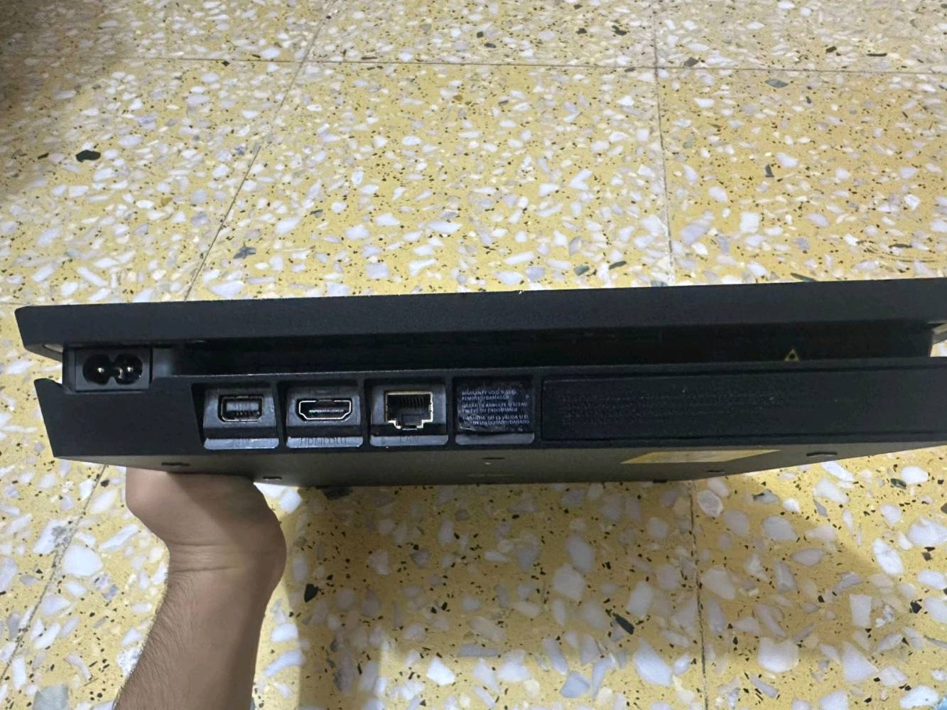 PS4 Slim 500GB
مستعمل ونظيف ما بيه اي مشكلة
لوك ستيكر ما مفتوح 
(اونلاين ما مهكر)
الملحقات:
-شاحنته
-2 جويستك تجاري شغالات بلا مشاكل 
-2 جويستك اصلي، واحد عطلان مدخل الشحن و الثاني تعلك بعض ازراره
-قرص GTA 5
-قرص FIFA 20

السعر: 240 الف و بيه مجال
📍 بغداد الغزالية