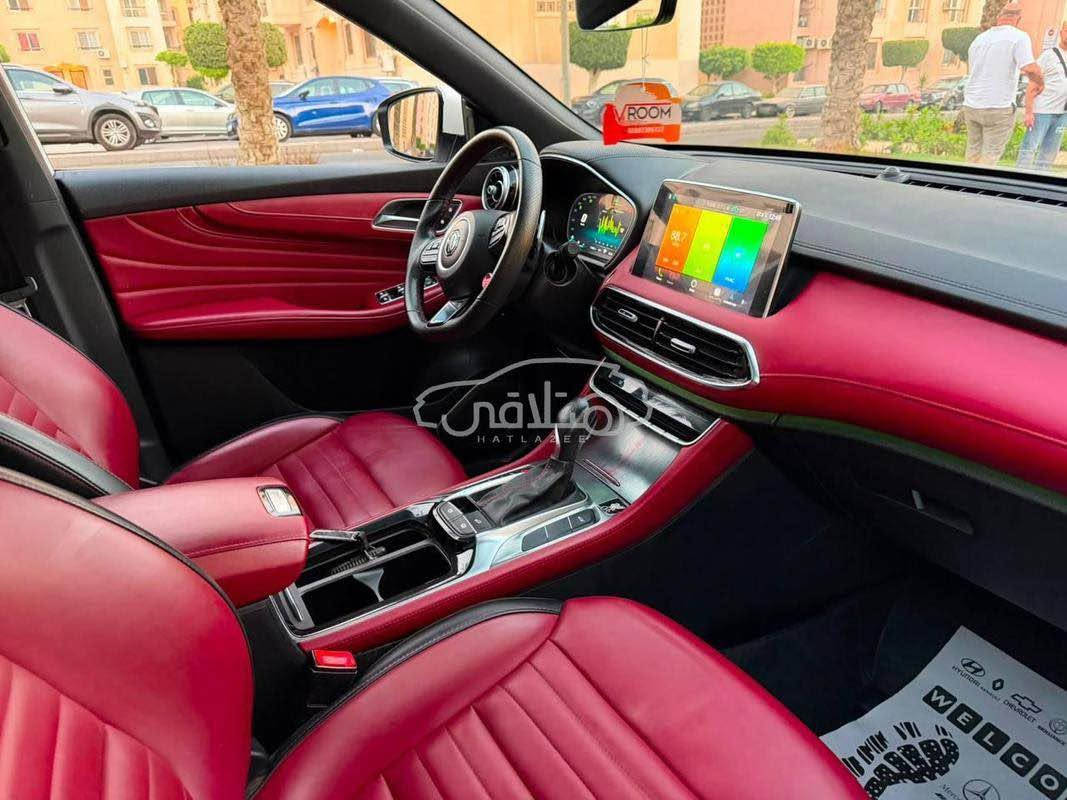 Mg hs 2022 
15 torbo 
فول مواسەفات 
بێ بۆیاخ 
بێ سارد 
بێ شوخت 
*********** Singapore

نص مكتوب في الصور:
- هتلاقي كسر
- © DUBICARS.com
