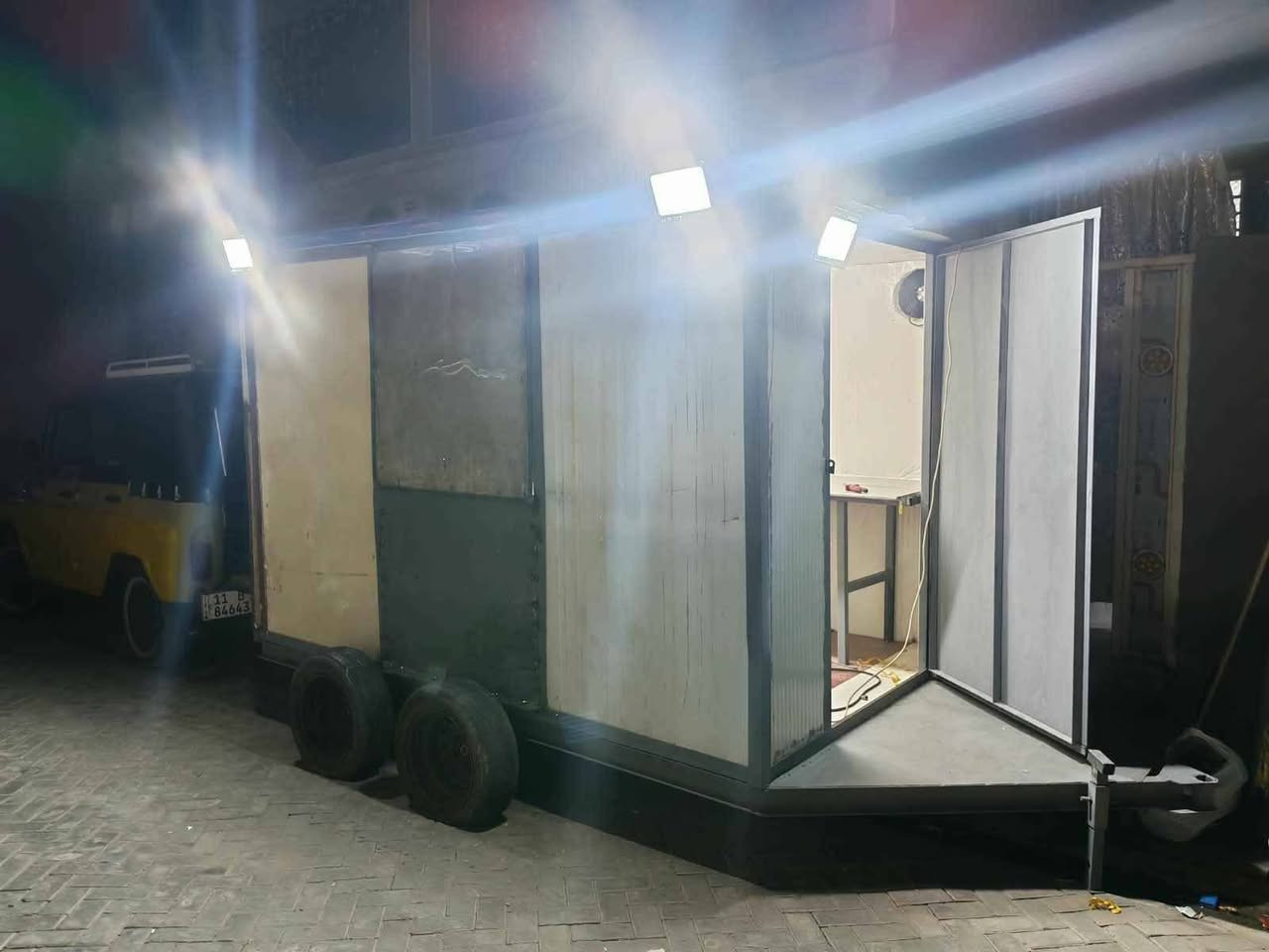 مطعم متنقل تفصال جديد كامل كهربائيات وبلاجكتورات وزوج ساحبات الميز كرانيت للاستفسار*********** مكاني بغداد مدينة الصدر بغداد, العراق
