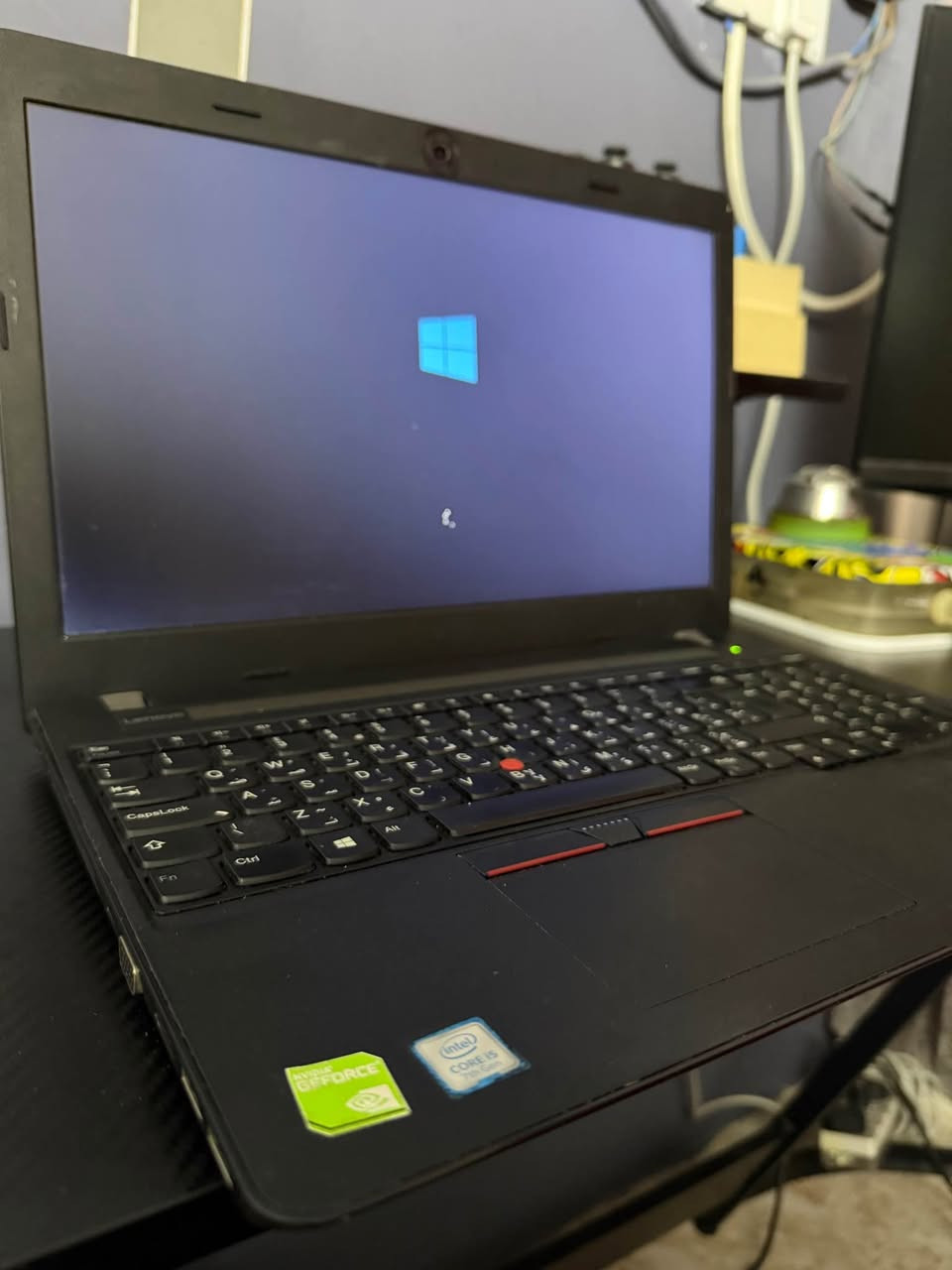 💻 لابتوب Lenovo ThinkPad نظيف جداً للبيع - مواصفات قوية للدراسة، العمل المكتبي، والبرامج الهندسية
 * الماركة: Lenovo ThinkPad
 * المعالج: Intel Core i5 (الجيل السابع 7200U)
 * الرام: 8 جيجا DDR4
 * كرت الشاشة: كرتين شاشة (منفصل NVIDIA GeForce 940MX سعة 2GB + مدمج Intel HD 620 يوصل لـ 4GB)
 * التخزين: 500 جيجا HDD
 * لوحة المفاتيح: كيبورد عربي أصلي
 * الحالة: الجهاز شغّال 100%، نظيف وبحالة ممتازة وخالي من المشاكل.
📍 المكان: بغداد - الشعب
📞 للتواصل والواتساب: *********** بغداد, العراق
