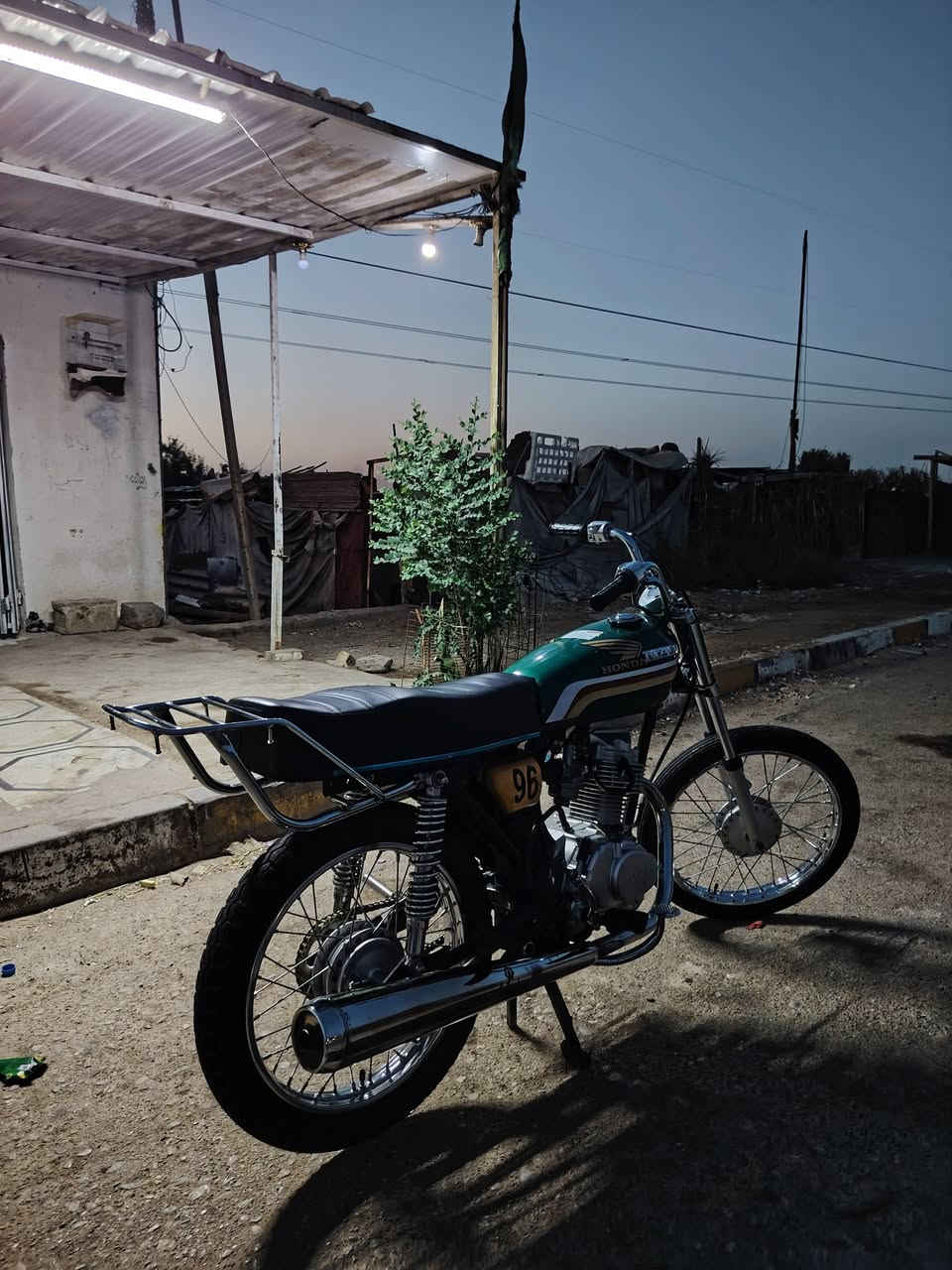 سلام عليكم دراجه كلك لبيع كفاله عامه نصيفه ومرتبه رايدها 600 وبيها مجال خاص مفتوح وهذه رقمي ***********
