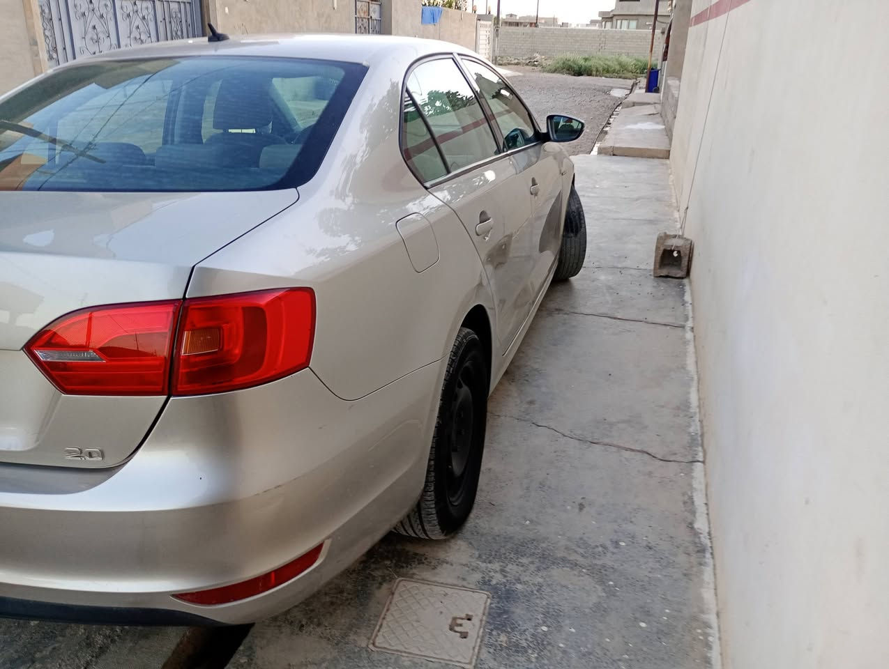 جيتا موديل 14 محرك 20 بدون توربو يعني تنفس طبيعي بي أربع قطع بخ بدون دواخل بدون ضربه سقف بي رصعات دفتر بنزين بي هم سعر 85 اتصل على رقم ***********
