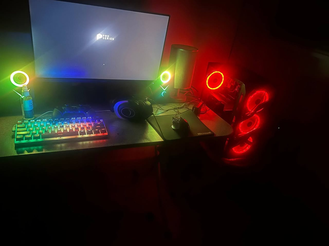 السلام عليكم تجميعة كيمنك كاملة للبيع
المواصفات:
i5 10400
مذربورد MSI H410M-PRO
كارت شاشة RTX 2060 سوبر (مو العادي، سوبر)
رام 16 جيگا
هارد توشيبا 1 تيرا + SSD 120
باور 700
كيسة RGB فيها 4 فانات
مع الجهاز:
كيبورد كيمنك احترافي
ماوس لوجيتك 502
سماعات كيمنك
سبيكرات 2 كبار
جوستك PS4 كوبي
شاشة AOC كيمنك 180 هيرتز
يوب سي 1500 (بس يريدله تبديل بطاريات، الجهاز نفسه زين)
كلشي شغال تمام، سبب بيعه لأني محتاج الفلوس
السعر 950 الف وبي مجال بسيط
للاستفسار [***********] 
العنوان بغداد الغدير
