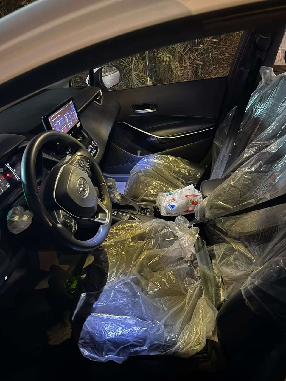 كورلا 2025 
فول مواصفات كشنات جلد وفتحة وبصمة رادار 
ماشية 10 الف مكفولة من كلشي بعدهة بل جياس مال شركة
السعر 162 وبيهة مجال بسيط
مكاني بغداد الكرخ
***********
