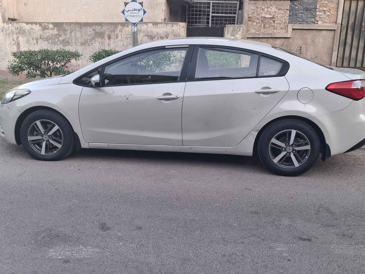 كيا سيراتوا موديل ٢٠٠١٤ بيه ثلاث قطع بدون دواخل مكينه مامفتحوه على بلاد تخم تايرات صدره خير من الله سياره رقم سليمانيه وكاله باسمي اني أحول سياره من اخير بدون معامله مادوخك ودوخني 91 ورقه قفل متواجده سياره حاليا بشارع فلسطين في بغداد 
***********
