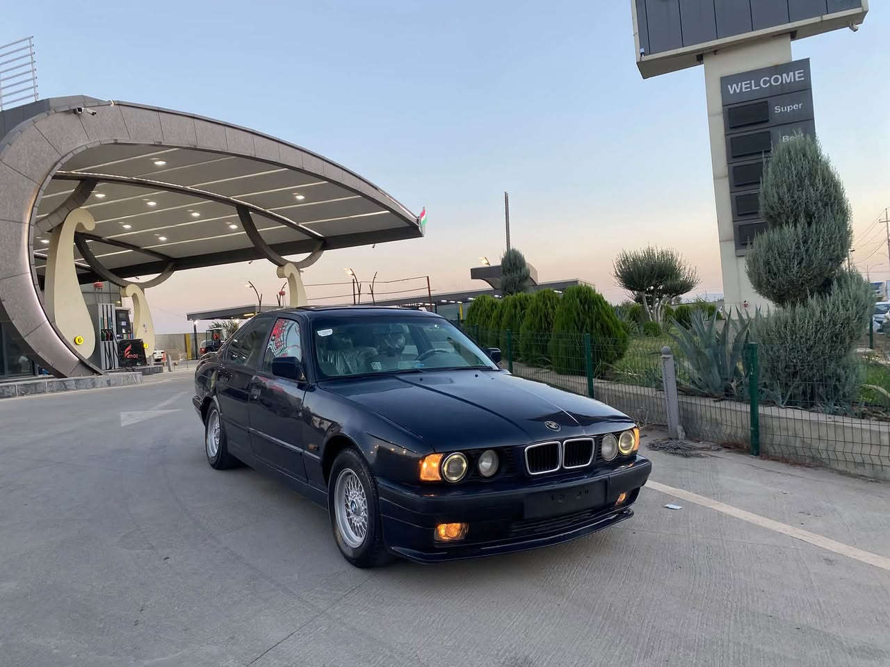 بەناوی خوا , BMW مۆدیل 91 کراوەتە 95 ، نیلی ، مەکینە 520 گێڕ حادی کلاج ڕادیس 🚀لە قوەت بێزارە ، ئاڕم پلاستیک هەولێر ئاڕموو ئەوەلیات و پلێتی ئەسڵی و موس و بڕاوەو لێدرانیش بەشەرت ، تازە کورە کراوە بۆ جوانی چاڵو قوپی نیە ، گێڕو مەکینە ئەوروپی هەڵمیشی نیە کارەبای و تەقەو ڕەقە هەموو گیانی بەشەرت ، 4 تایەو ویل حەسیر لۆک ، پێش گەورە , تەحدید سرحە ، لایت ئەڵقە ، دەحامی Mسپۆڕت ، جام کارەبا ، کوشن پەڕۆو جڵدی بیلادی ، فۆڕمیکا ، بەگ لایت سەر سپی ، جامی پێشێ نوێ ،  ، سەرە گزۆز M , زۆر شتی تر بەس ماشەڵڵای دەوێ ماڵەکە وەسفی ناوێ خۆی دەدوێ ، نرخ (37) گەڵا مەجالێکی برایانە  شوێن (ڕانیە) (*********** )
