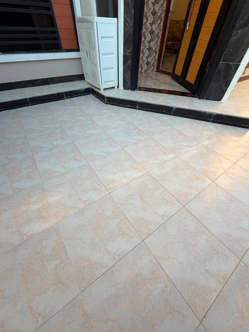 🏡✨ فرصة ذهبية لامتلاك بيتك المثالي ✨🏡
للبيع دار سكنية راقية ببناء حديث في موقع مميز جداً

📍 الخاجية – شارع القسم البلدي بالقرب من معارض البناء.

🔹 مساحة الأرض: 200 م²

🔹 واجهة كاملة وموقع حيوي

🔹 بناء حديث وتصميم عملي مميز – طابقين

تفاصيل الدار:

🏠 الطابق الأول: ▪️ غرفتان نوم

▪️ استقبال أنيق

▪️ صالة واسعة

▪️ مطبخ

▪️ حمام

🏠 الطابق الثاني: ▪️ غرفتان نوم

▪️ استقبال

▪️ صالة

▪️ مطبخ

▪️ حمام

⭐ بيت جاهز للسكن، مناسب للعوائل، بموقع قريب من الخدمات ومميز للسكن والاستثمار.

📞 للاستفسار والمعاينة يرجى الاتصال: (‏***********‏)

