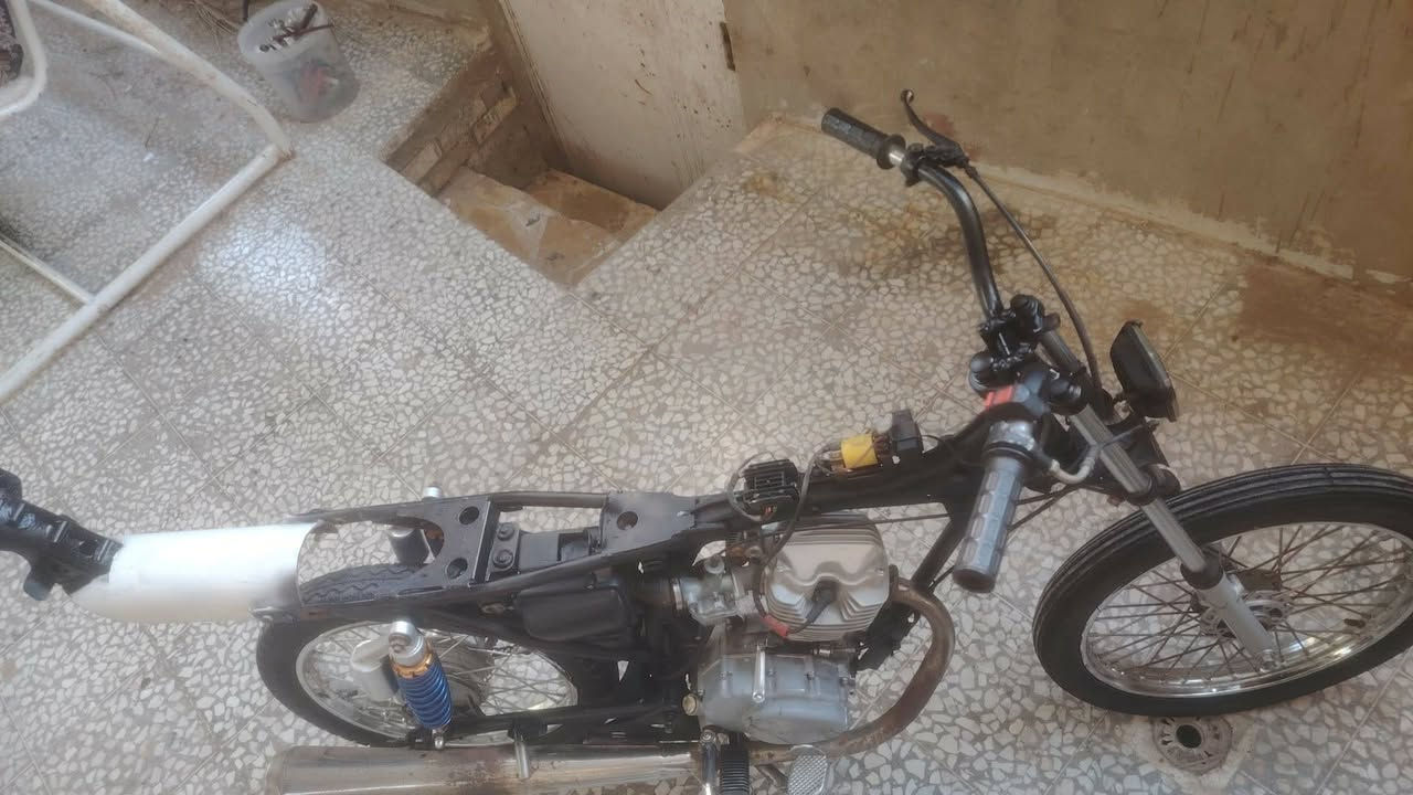 سلام عليك  ٤ كير كلك للبيع   شوفت عينك درجة نص عمر  مو تجي يمي وتكلي هاي شنو وهاي شنو  استوني امرتب مكينتهة الدراجة ٢٥٠ وبيهة مجال بصيط  ***********
