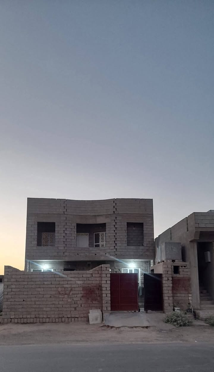 فرصه استثماريه دار للبيع الديوم منطقة التوحيد  المساحه ٢٠٠م  ١٠ ×٢٠   شارع ٣٠ م  تبلط اتجاه البيت شروق الشمس  قرب العماره الركن    امام البيت  مجمع قيد الانشاء جديد   بيت بسعر مناسب  جدا  السعر المطلوب    ١٣٥  مليون  وبيه مجال  البيت باسم  الشرعي باقي التفاصيل الاتصال على الرقم  *********** /***********

نص مكتوب في الصور:
- SGISC مركز نظم المعلومات الجغرافية محافظة صلاح الدين