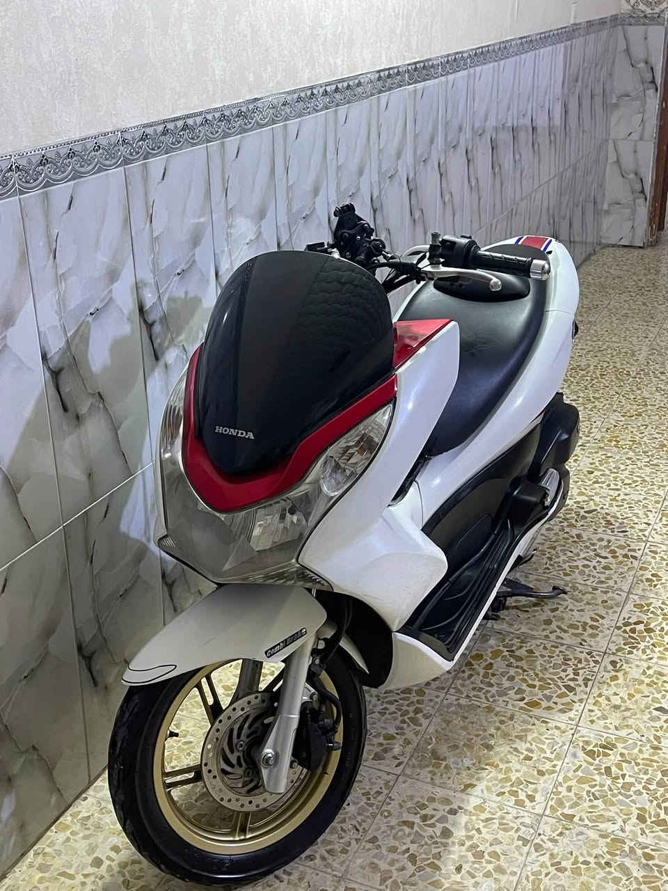 سلام عليكم

جيل الاول خمسينة يابانيي 

مكينة 150🚀 مامفتوحه بلاديه شرط مكينه ناعمه

حساس ازدحام وحساس استاند كهربائي

كفر بلادي لونين 

سعرها 11 ونص وبيها مجال قليل 

مكاني بغداد البلديات 

***********
