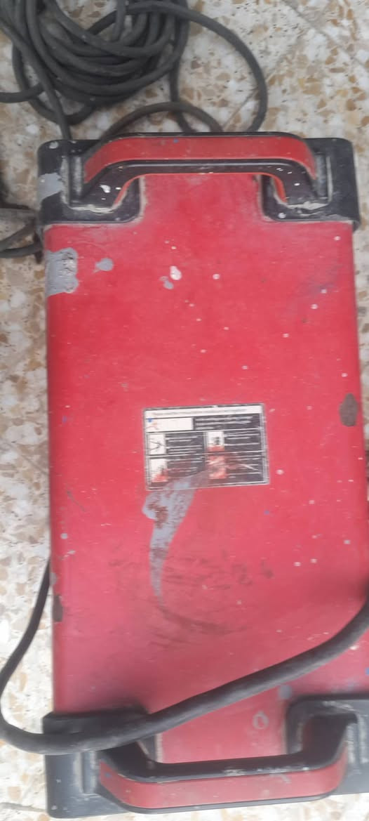 سلام عليكم شباب عندي مكينه كبيره السعر 375 بيه مجال شغاله عله الفحص نضيفه شراي يتصال***********
