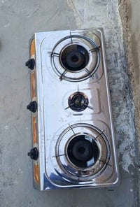 طباخ • نظيف • ٣ عيون