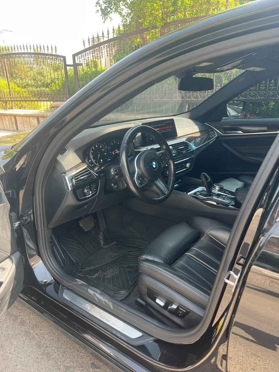 السلام عليكم
للبيع BMW M5 
6 سلندر
مكفوله كفاله عامه
صيانه عامه
كتاب تظليل
رقم ارييل باسمي
السعر 280$
مكاني بغداد السيديه
للستفسار 
***********
