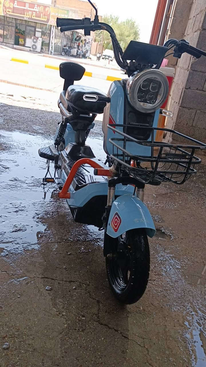 السلام عليكم 👉🏻✨

دراجه  شحن حجم 14. 🛵
دراجه نضيف كلشي مابيه مكفول.. مفتاحين +بصمتين🔑
جديد ممستغدمه فقط 3 اشهر....... فقط نقص بطاريات👌
الدراجه. 
(سعر الدراجة)... 170 وبيه مجال... 🤏
مكان... واسط الكوت.. الخاجيه... 

التواصل على هاذه الرقم.📲(***********)📞

