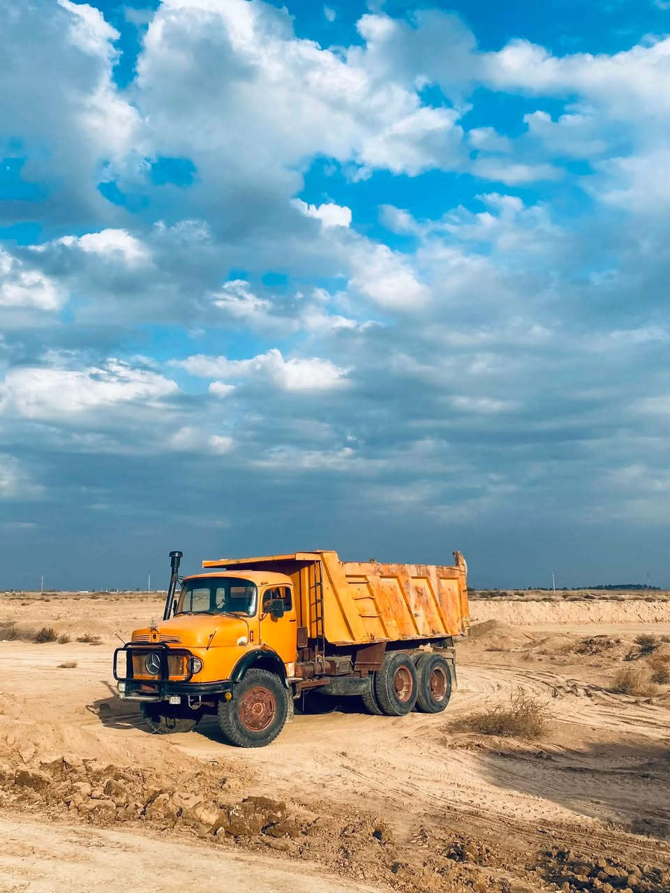 سلام عليكم اقچم للبيع موديل1980بلادية شاصي بدي مجموعة كلة بلادي 📞***********
