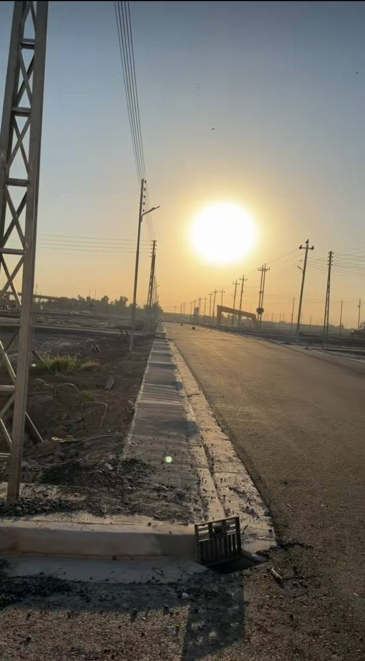 عرض حصري 🔥🔥🔥⬇️⬇️⬇️

🏗️ ارض ١٠٠متر للبيع مجمع مجلس القضاء الأعلى في الكاظمية  أرقى وأأمن المجمعات السكنية في بغداد (مجمع مجلس القضاء الأعلى).
📍 الموقع والخاصية:
• المساحة: ١٠٠ متر مربع.
• السند والقانونية: طابو صرف (جاهز للتنازل والتحويل المباشر).
• الموقع الدقيق: الكاظمية – مجمع مجلس القضاء الأعلى (قرب البوابة / خلف كلية مدينة العلم) تبعد عن الامام الكاظم عليه السلام خمسة دقائق .
• التميز المكاني: بداية المنطقة بنزله الجسر  (موقع ممتاز ومرغوب جداً حركةً وقيمةً استثمارية).
🛡️ الأمان والخصوصية (مجمع مغلق ومؤمن بالكامل):
• سياج أمني حصين يحيط بالكامل بالمجمع.
• بوابات أمنية إلكترونية تدير حركة الدخول والخروج.
• منظومة كاميرات مراقبة حديثة تعمل على مدار 24 ساعة.
🛠️ الخدمات والبنية التحتية (جاهزة ومتكاملة 100%):
• 💧 ماء صافي واصل للقطعة.
• ⚡ شبكة كهرباء متكاملة ومستقرة.
• 🛣️ شوارع مبلطة بالكامل مع أرصفة جانبية حديثة.
• 🚯 شبكة مجاري وبنية تحتية جاهزة للربط والبناء فوراً.
• 🌐 شبكة إنترنت كيبل ضوئي .
• 🌳 تشجير وحدائق تمنح المجمع بيئة صحية وجمالية راقية.
للاستفسار الاتصال على الرقم التالي أو واتساب: ***********
#عقارات
