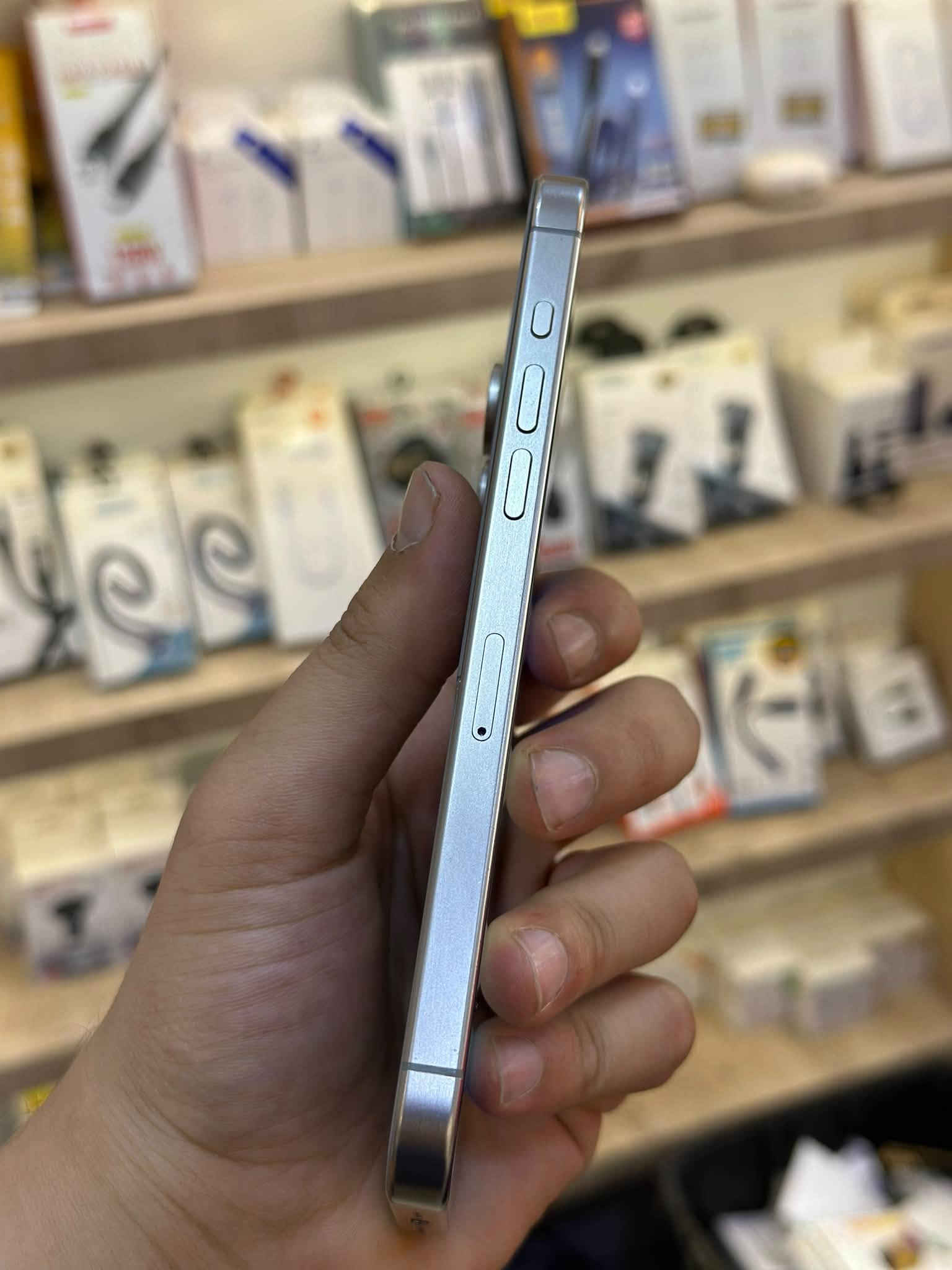 ايفون 15 برو ماكس • ٢٥٦ جيجا • بطارية ٨٧٪