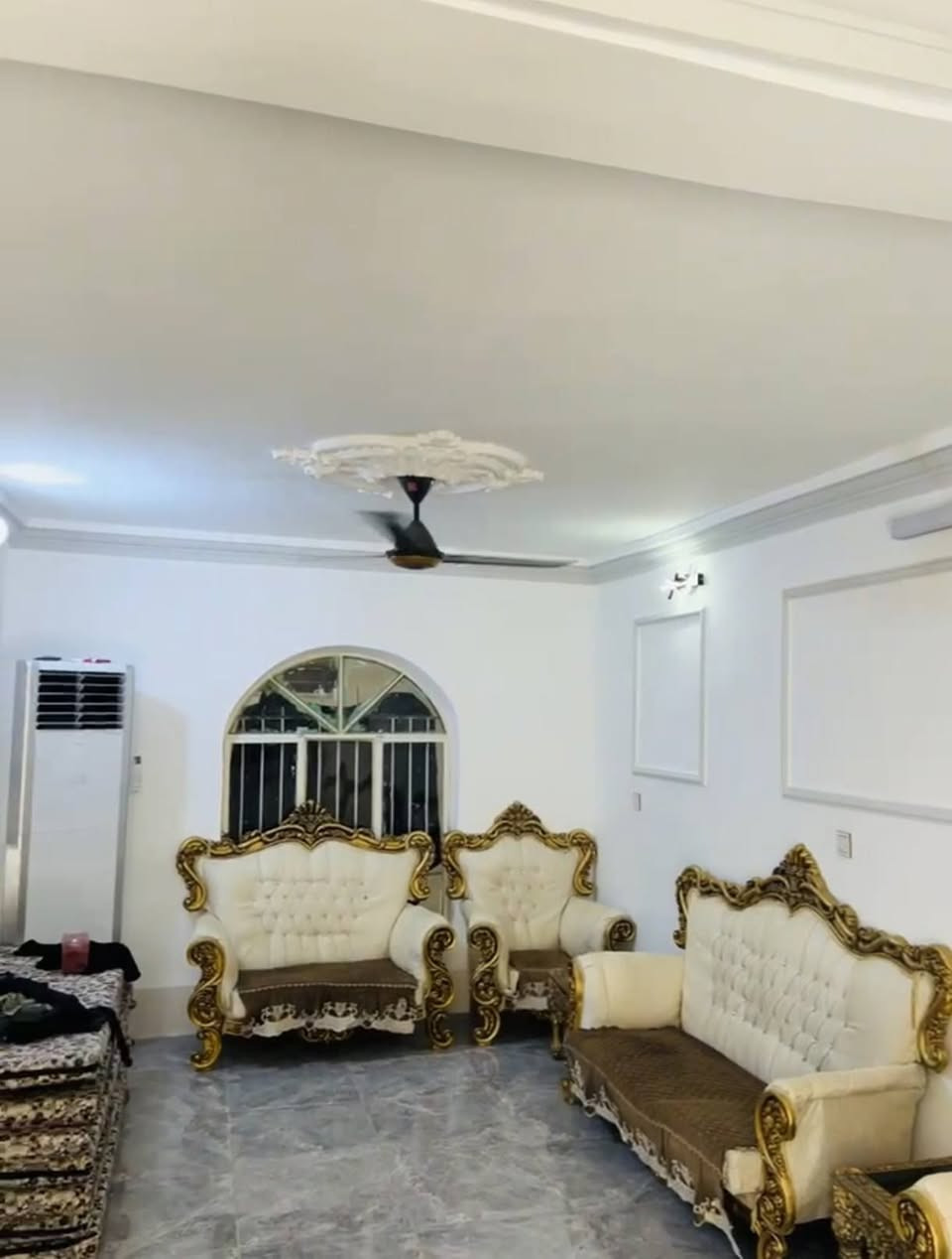 🎨 كل جدار إله لمسته الخاصة، وأنا أخلي اللمسة تحچي عن شغلي.

شغل اليوم من أعمالي بالصبغ والتشطيب ✨
الجودة بالتفاصيل، والنتيجة هي الحكم.

📩 للحجز والاستفسار:
كاصد الصباغ:***********
عبودي العراقي:***********
