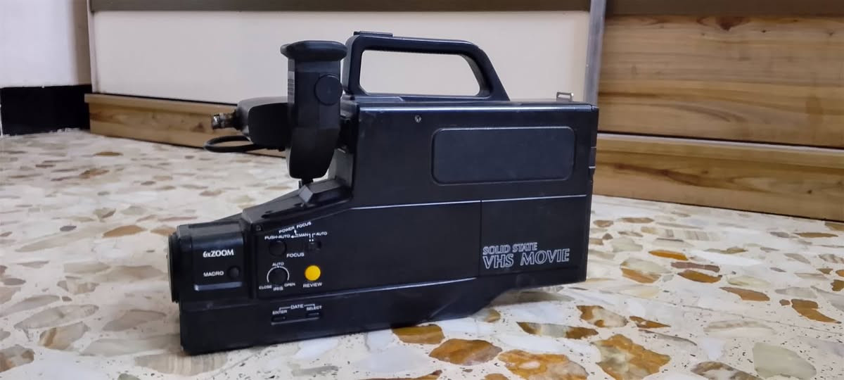 كامرة فديو VHS انتيكا
قيم و اخذها و بالعافية عليك 
مكاني بغداد ‏‪***********‬‏
