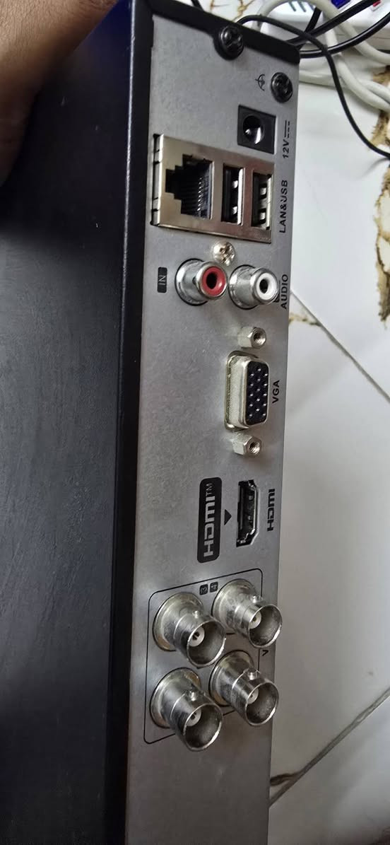 جهاز كاميرات مراقبة dvr نوع هيك فيجن الاصلي دقة 2 ميجا يحتوي على ذكاء صناعي
بدون هارد 
استخدام قليل
شغال كامل بالشرط
وعندي فيديو للتشغيل مالته الي ايريدة يجي خاص
سعر 40 الف
عنوان كركوك
***********
يوجد توصيل لجميع المحافظات
