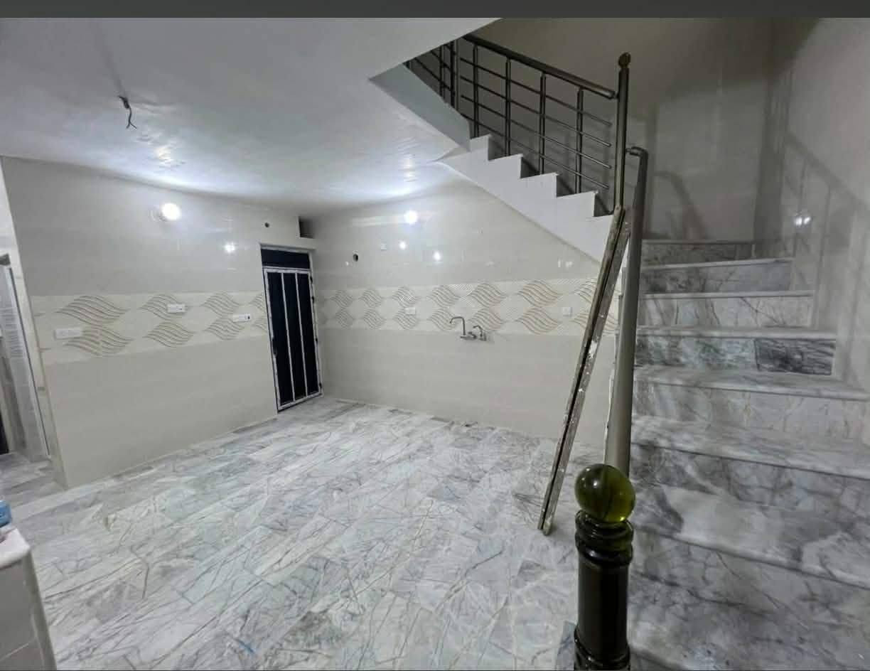 للبيع ✅طابق ونص🏠
الموقع حي الاعلام قرب مدرسه التعاون 
بيت للبيع المساحه  100متر للبيع 

يحتوي على 2غرف نوم / +صاله الخطار /

حمام ارضي  + حمام طابق اول :

حوليه كبيره مفتوحه /

مطبخ حار ⏲️🧑‍🍳✅

  

🚪 ابواب كلها تركي ✅ +باب صاله قاصه ✅

***********📞

***********📞

*********** وتساب ☎️
