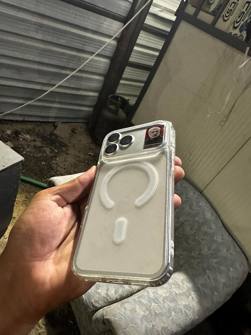 ///بلاشششش
390 ألف 
iPhone 13 pro max
ذاكرا 256 

نموذج M

بطاريه  79

***********
جهاز كله بلادي وشاشه اصليه اصليه اصليه 
تفاصيل داخل فيديو
